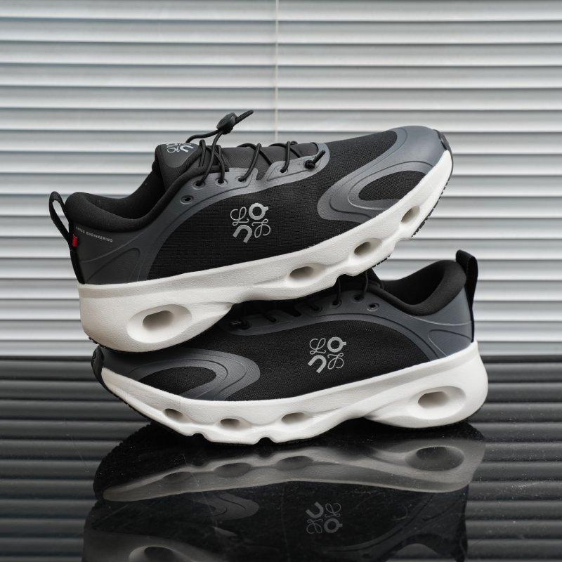 On Cloud x Loewe 'Black' view