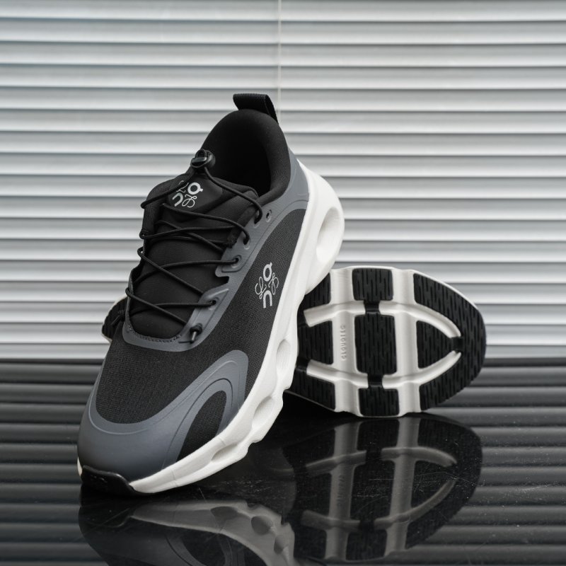 On Cloud x Loewe 'Black' view