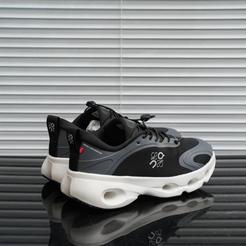 On Cloud x Loewe 'Black' view