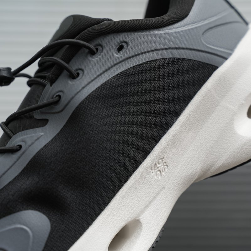 On Cloud x Loewe 'Black' view
