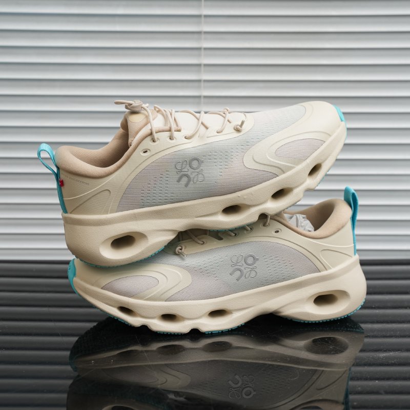 On Cloud x Loewe 'Black' view