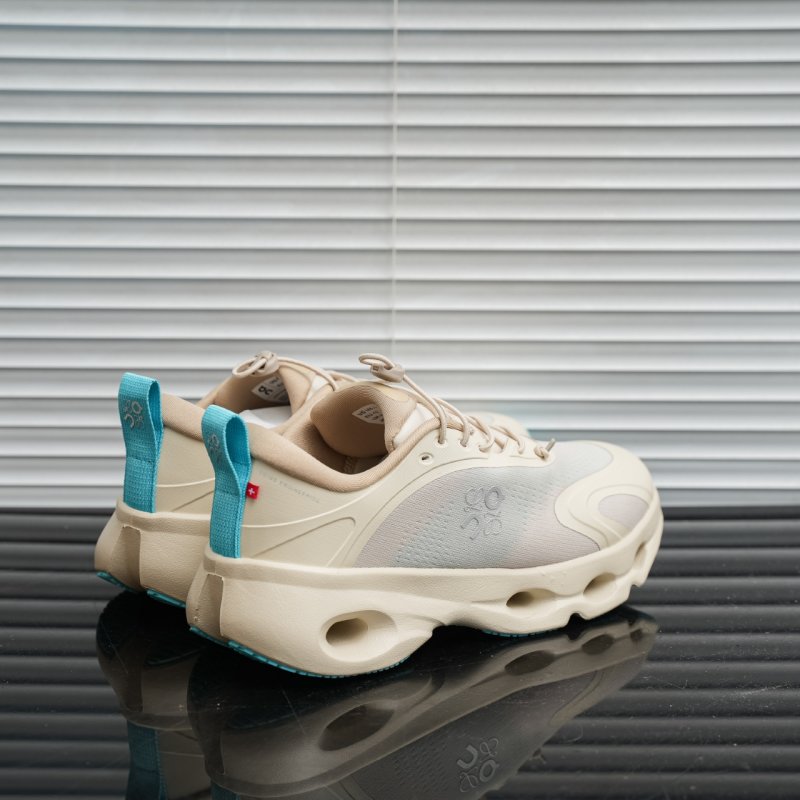 On Cloud x Loewe 'Black' view
