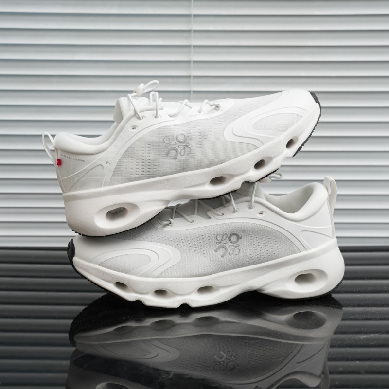 On Cloud x Loewe 'Black' view