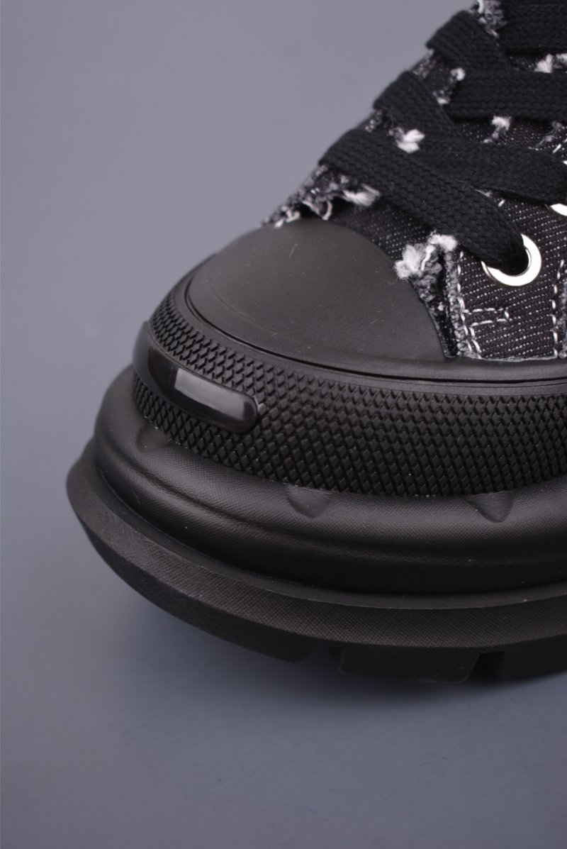 Sneakers 'Red' view