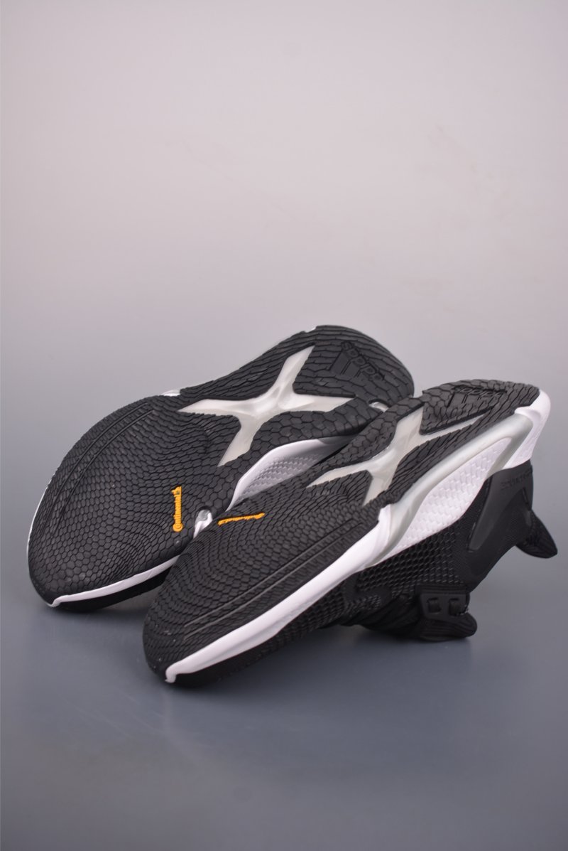Adidas Alphabounce Instinct view