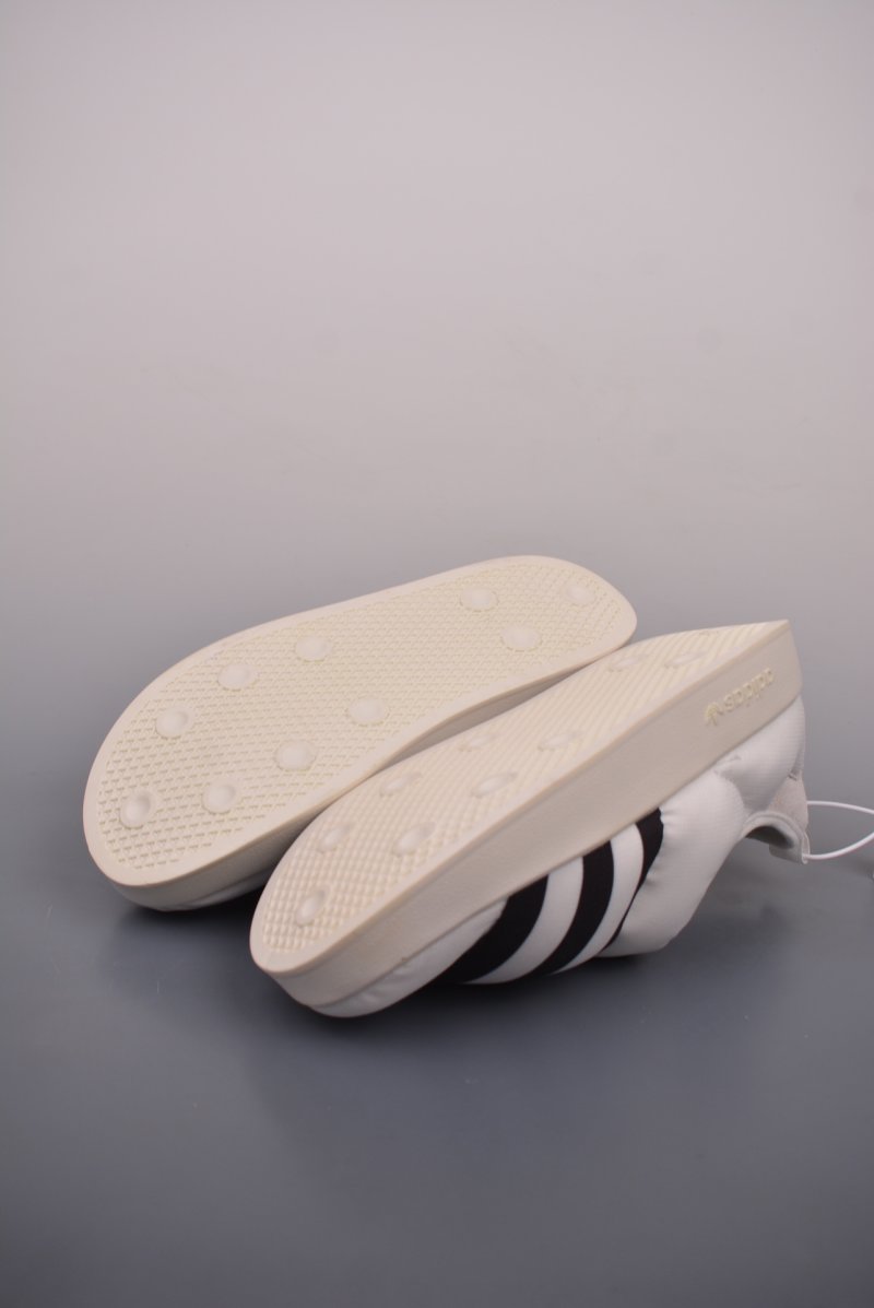 Adidas Puffylette view