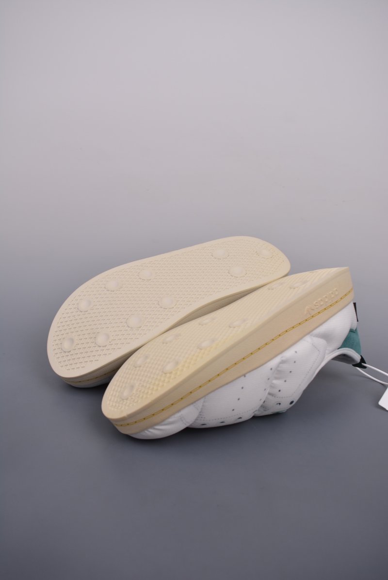 Adidas Puffylette view