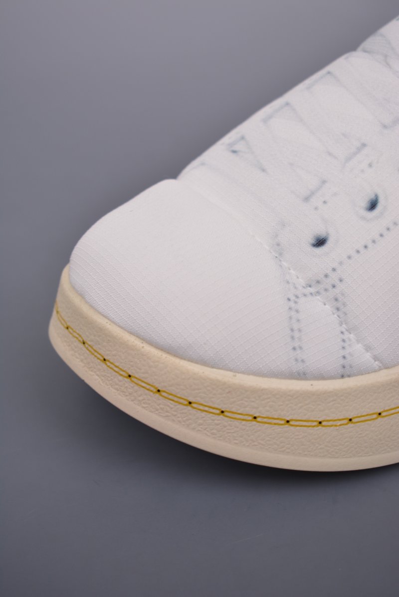 Adidas Puffylette view