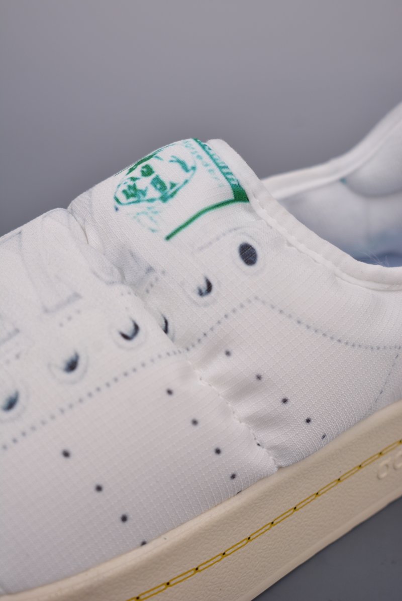 Adidas Puffylette view