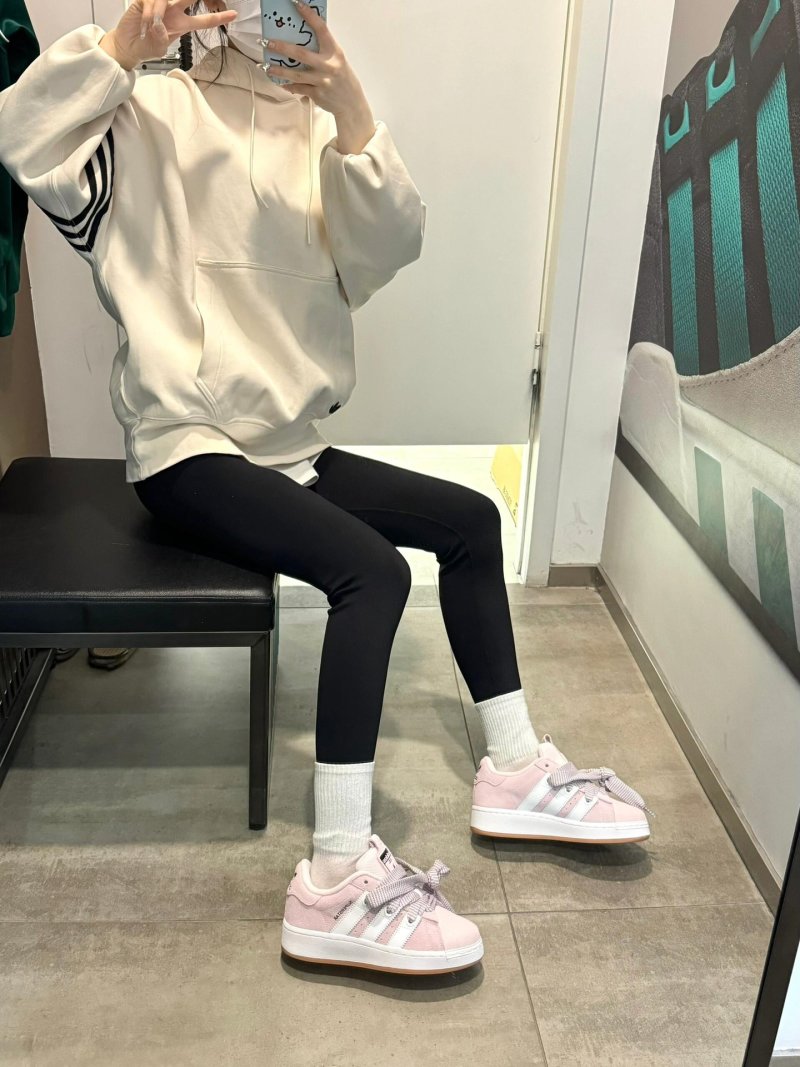 Adidas Superstar XLG W view