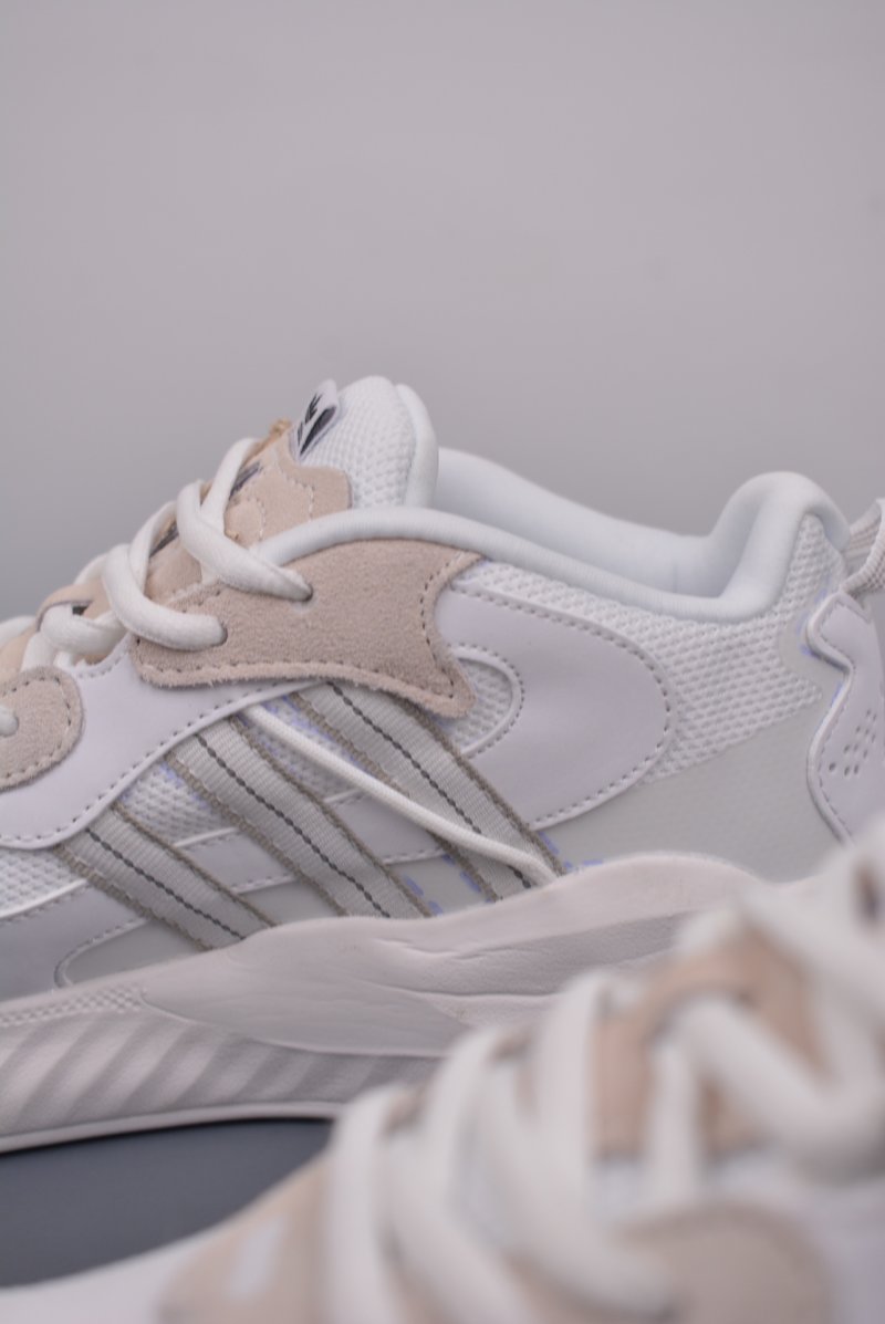 Adidas Hi-Tail view