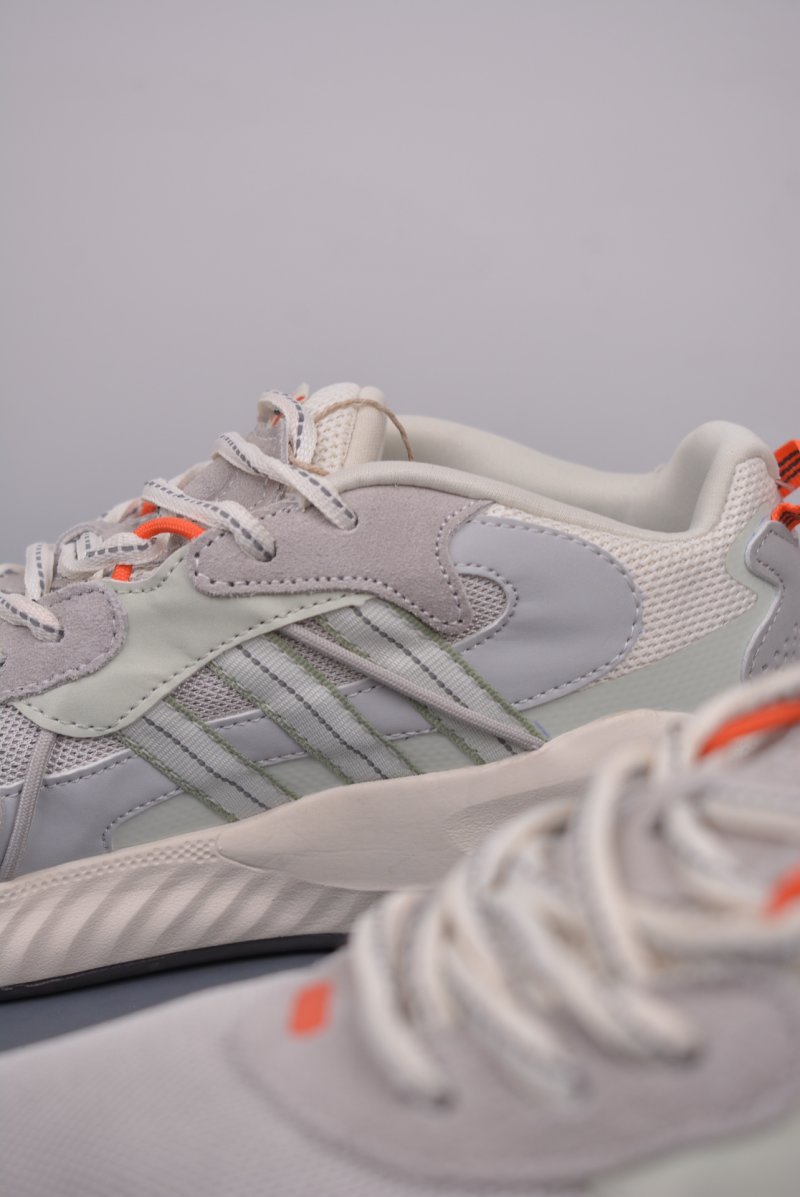 Adidas Hi-Tail view