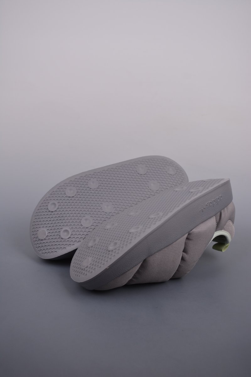 Adidas Puffylette view