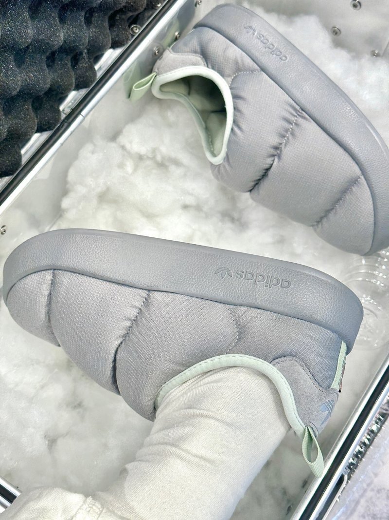 Adidas Puffylette view