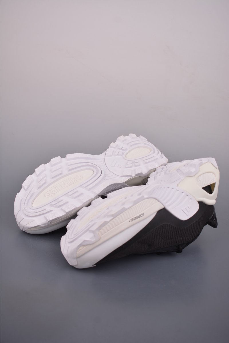 Adidas Wonder Runner Turbo view