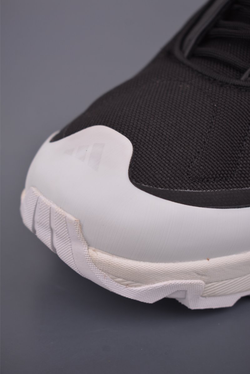 Adidas Wonder Runner Turbo view