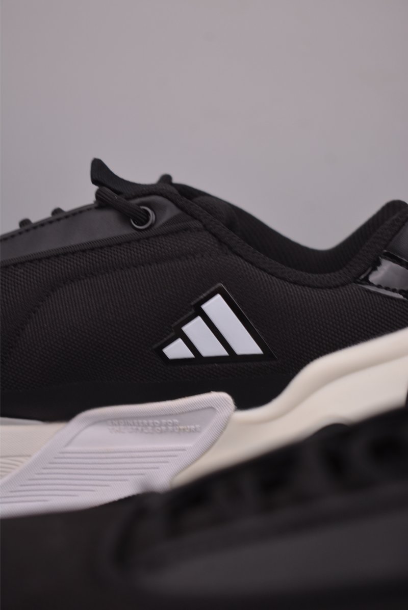 Adidas Wonder Runner Turbo view