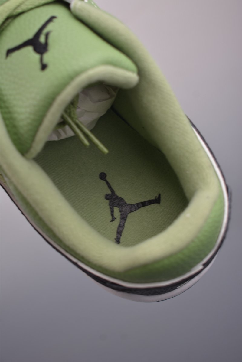 Air Jordan Flight Court view