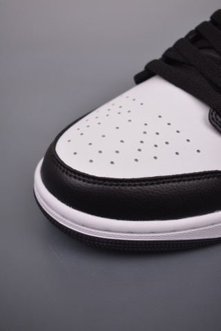 Air Jordan 1 Low 'Black / White' view 6