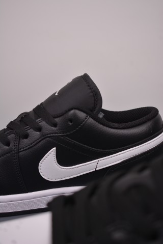 Air Jordan 1 Low 'Black / White' view 8