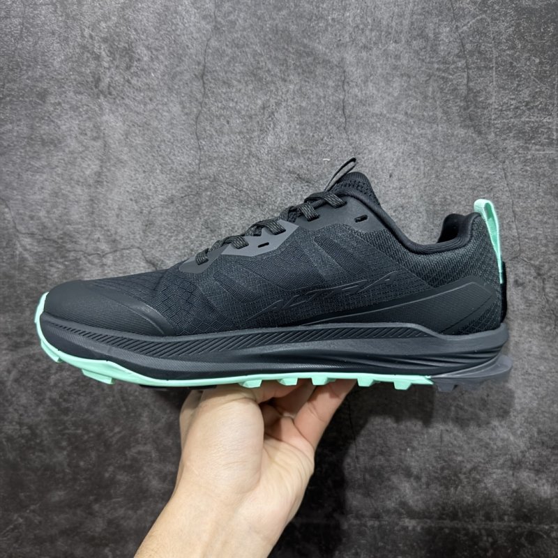 Altra Lone Peak 9 view