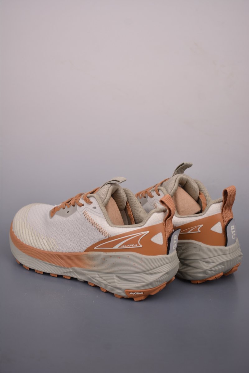 Altra M Experience Wild 2 view