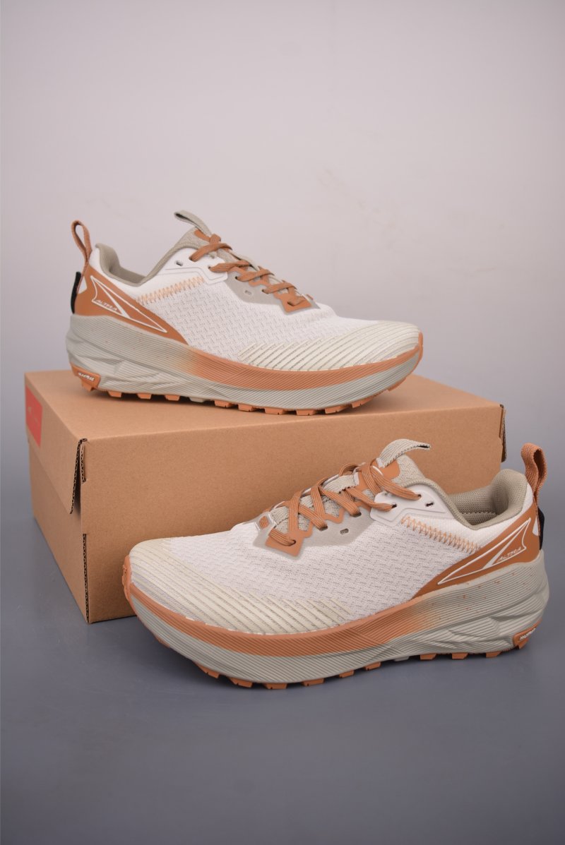 Altra M Experience Wild 2 view