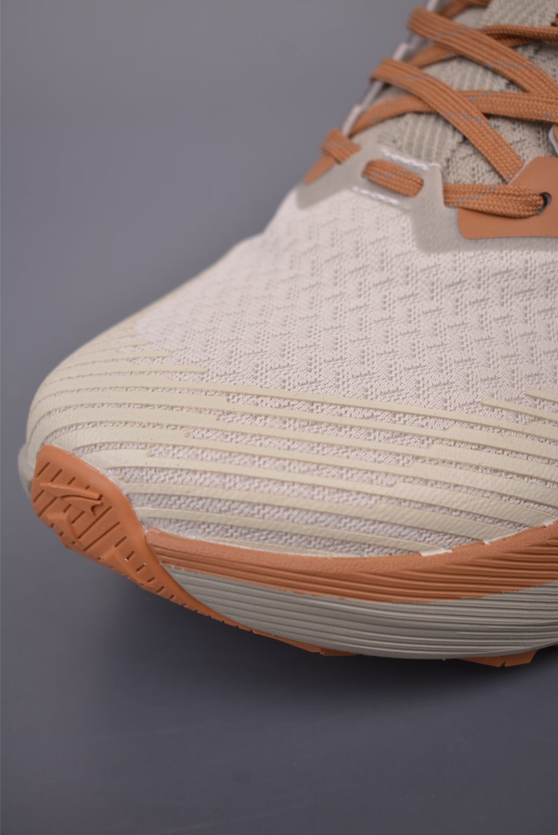 Altra M Experience Wild 2 view
