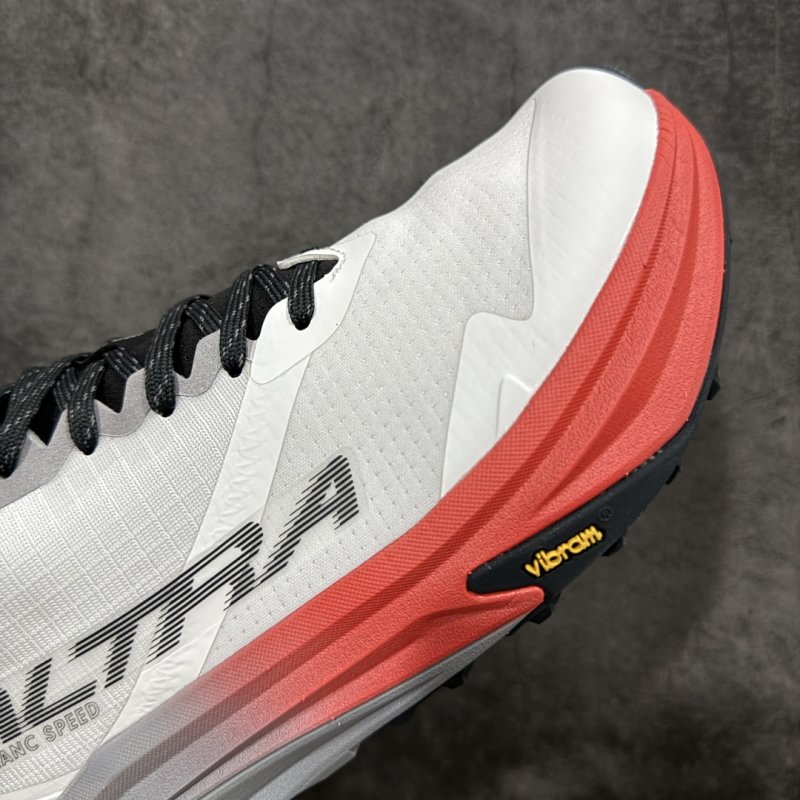 Altra Mont Blanc Carbon Low 'Yellow / Gold' view