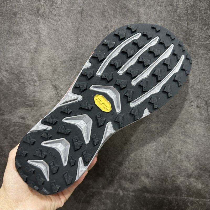 Altra Mont Blanc Carbon Low 'Yellow / Gold' view