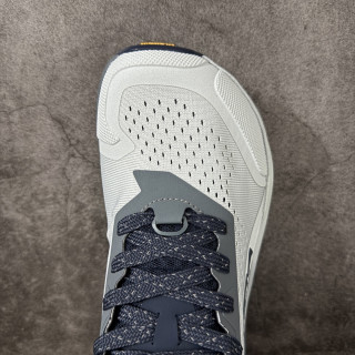 Altra Olympus 6 'Gold' view 23
