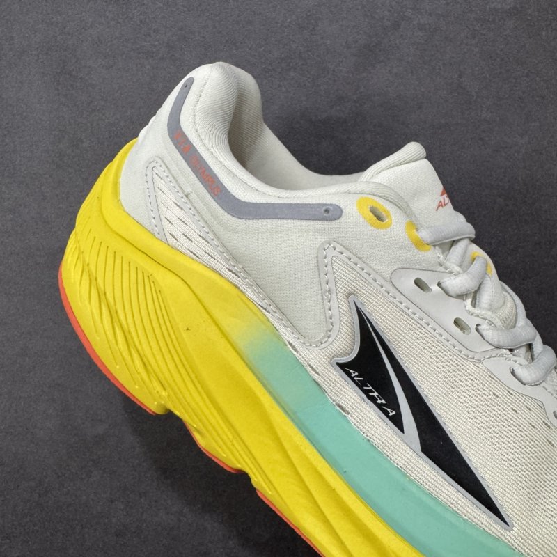 Altra Wvia Olympus view