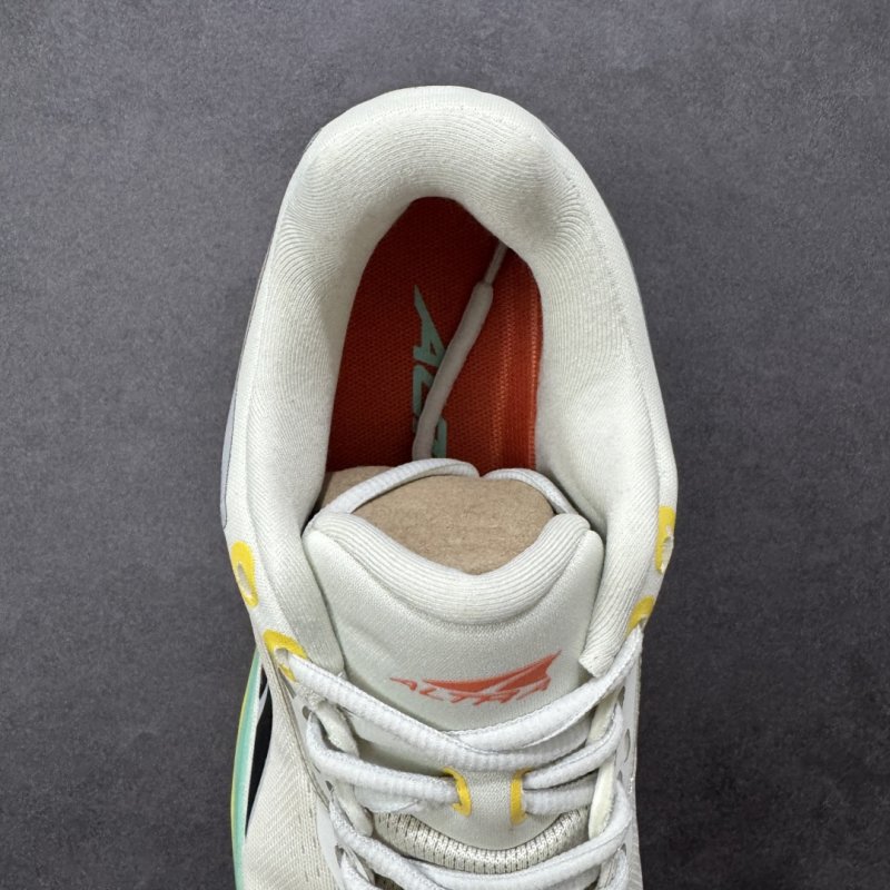Altra Wvia Olympus view