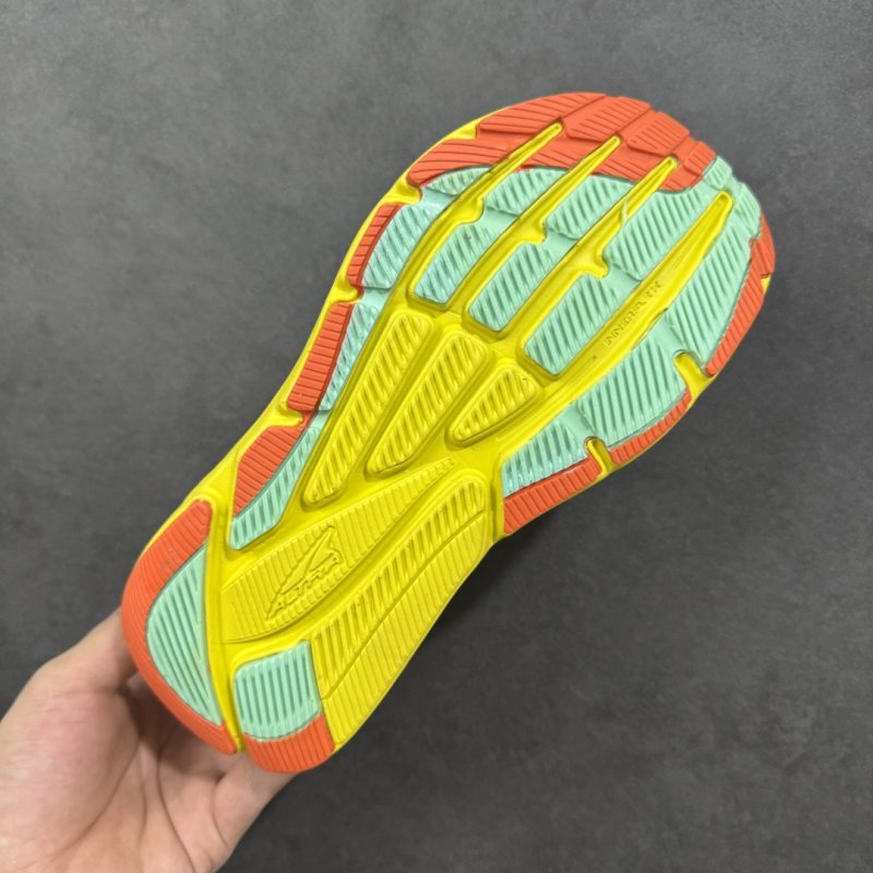 Altra Wvia Olympus view