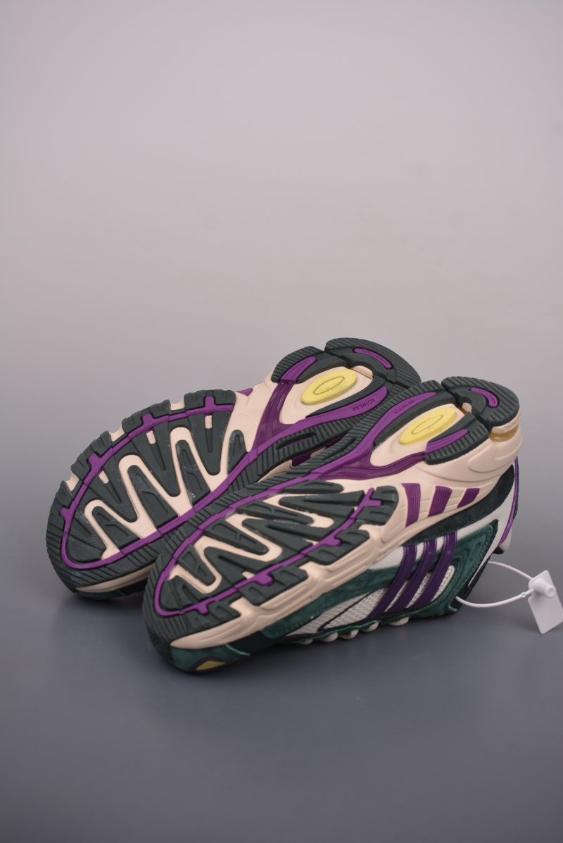 Adidas Bad Bunny Response CL view