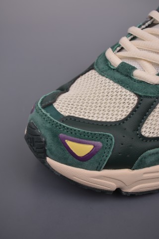 Adidas Bad Bunny Response CL view 15
