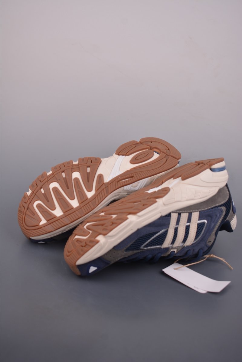 Adidas Bad Bunny Response CL view