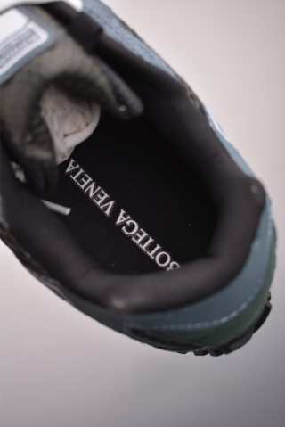 Bottega Veneta Orbit Runner view 9
