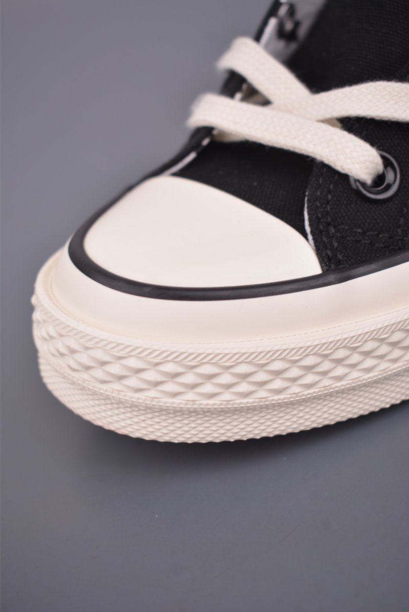 Converse x Hello Kitty 1970s 'White / Red' view
