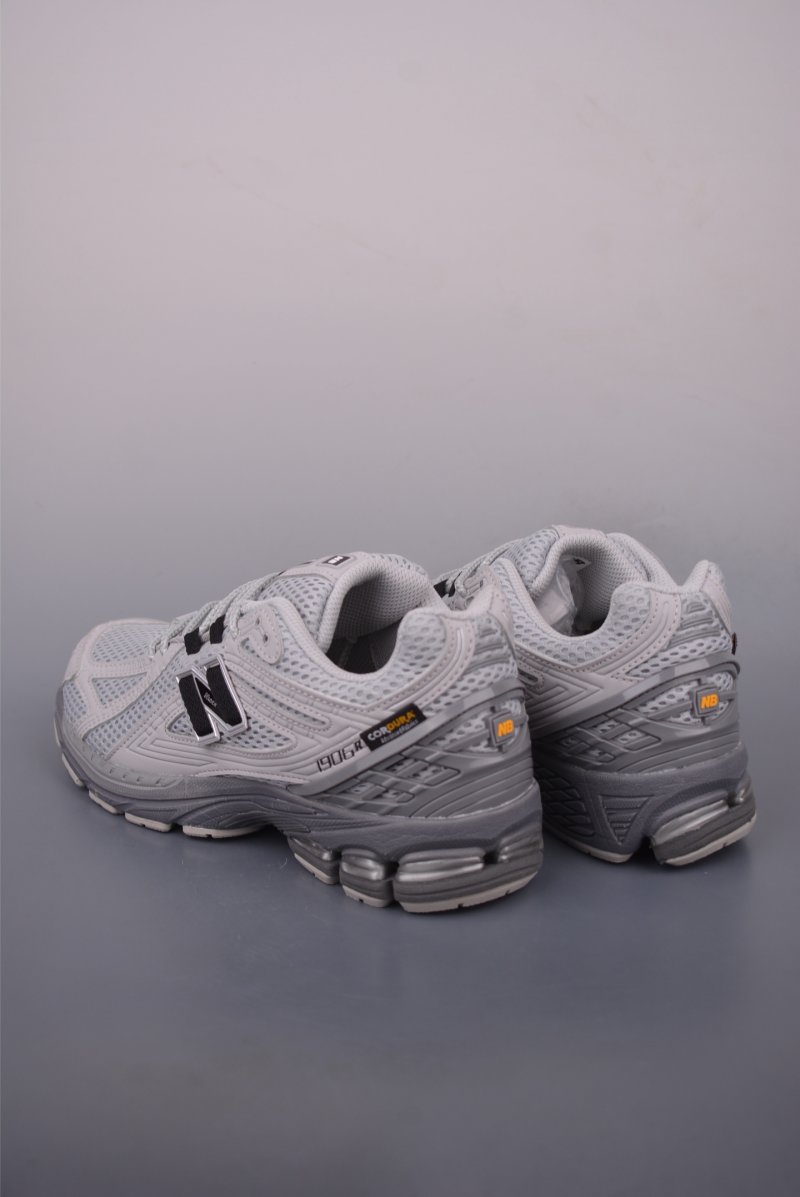 New Balance M1906 view