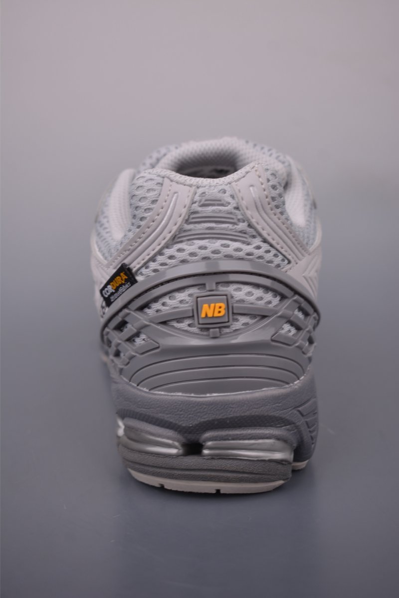 New Balance M1906 view