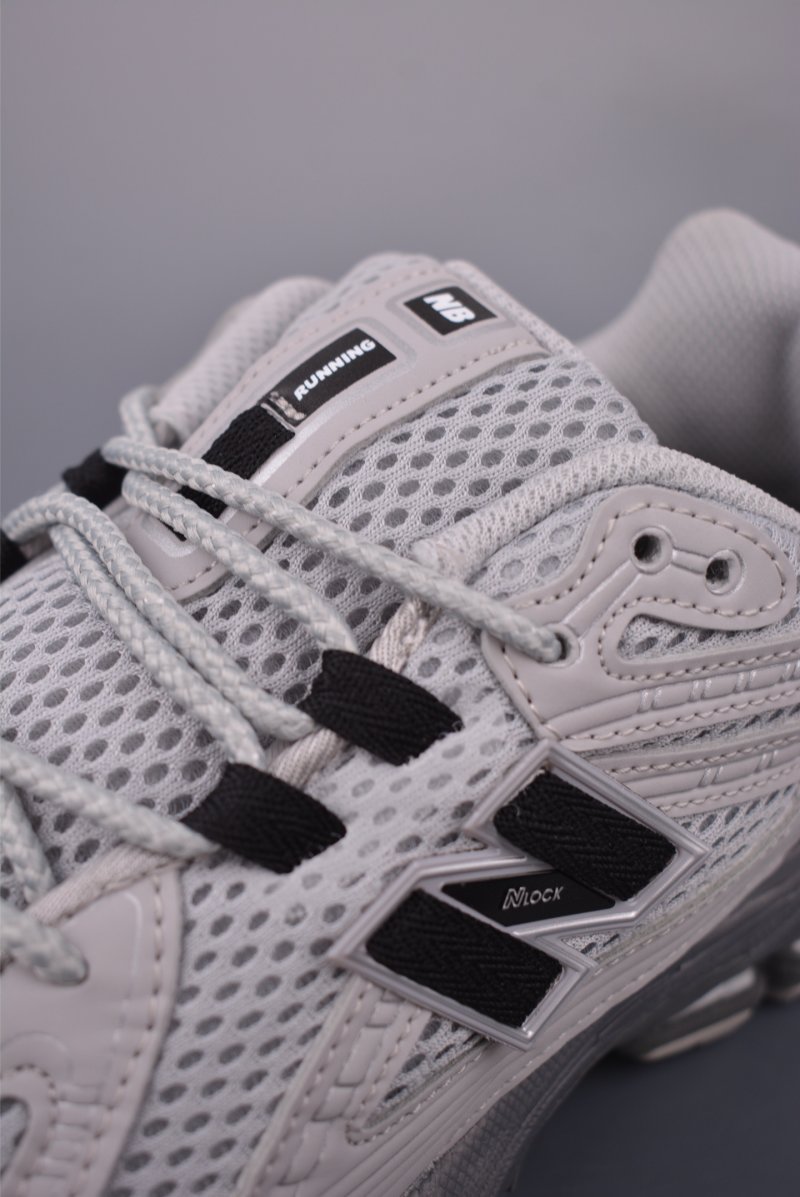 New Balance M1906 view