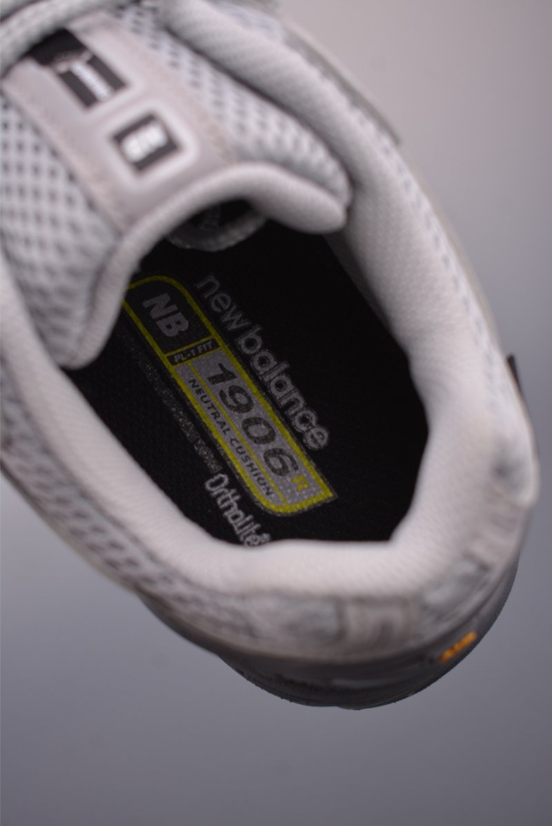 New Balance M1906 view