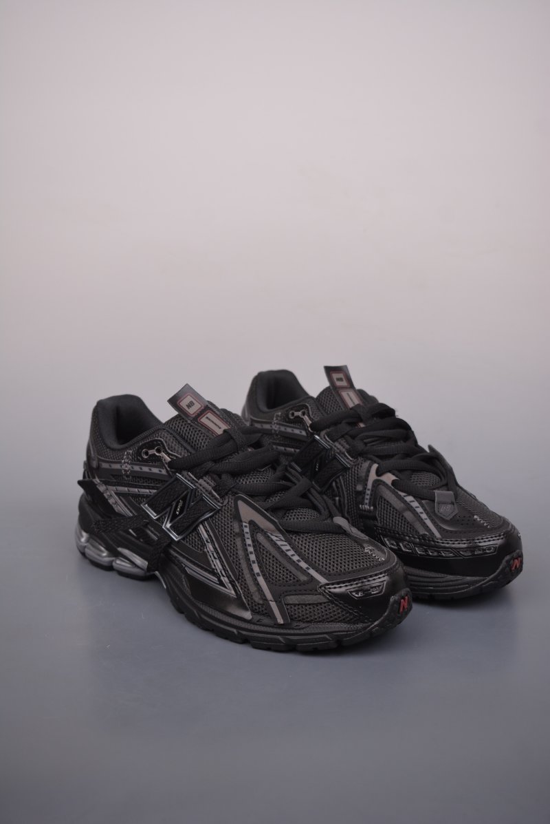 New Balance M1906 view