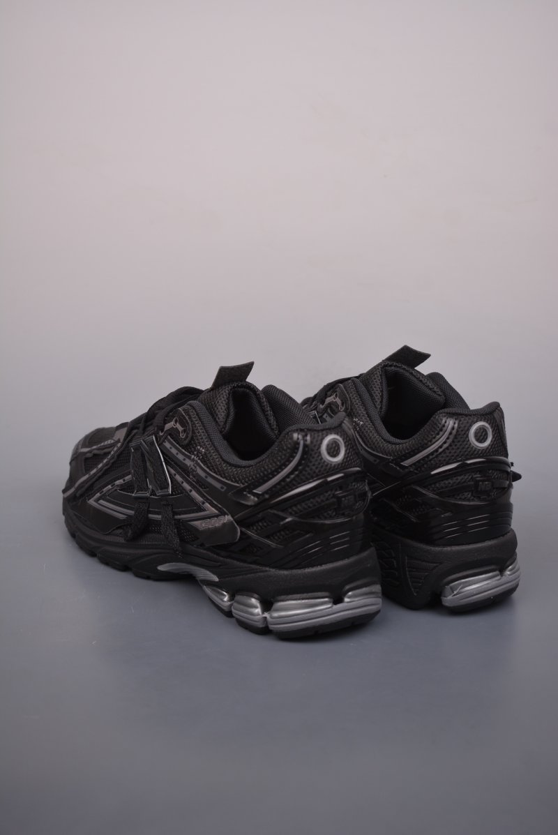 New Balance M1906 view