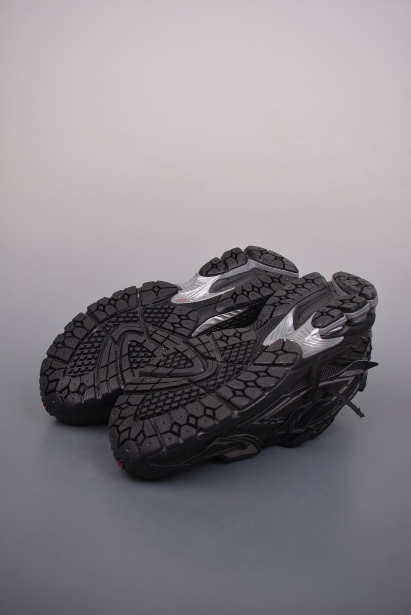 New Balance M1906 view