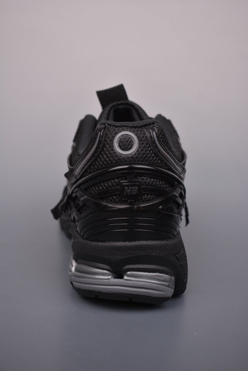 New Balance M1906 view