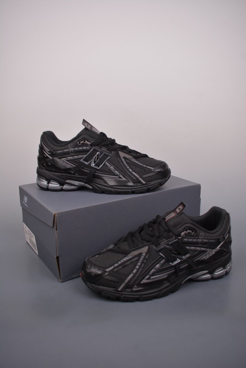 New Balance M1906 view