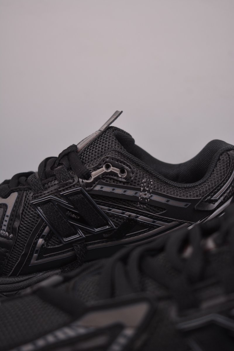 New Balance M1906 view