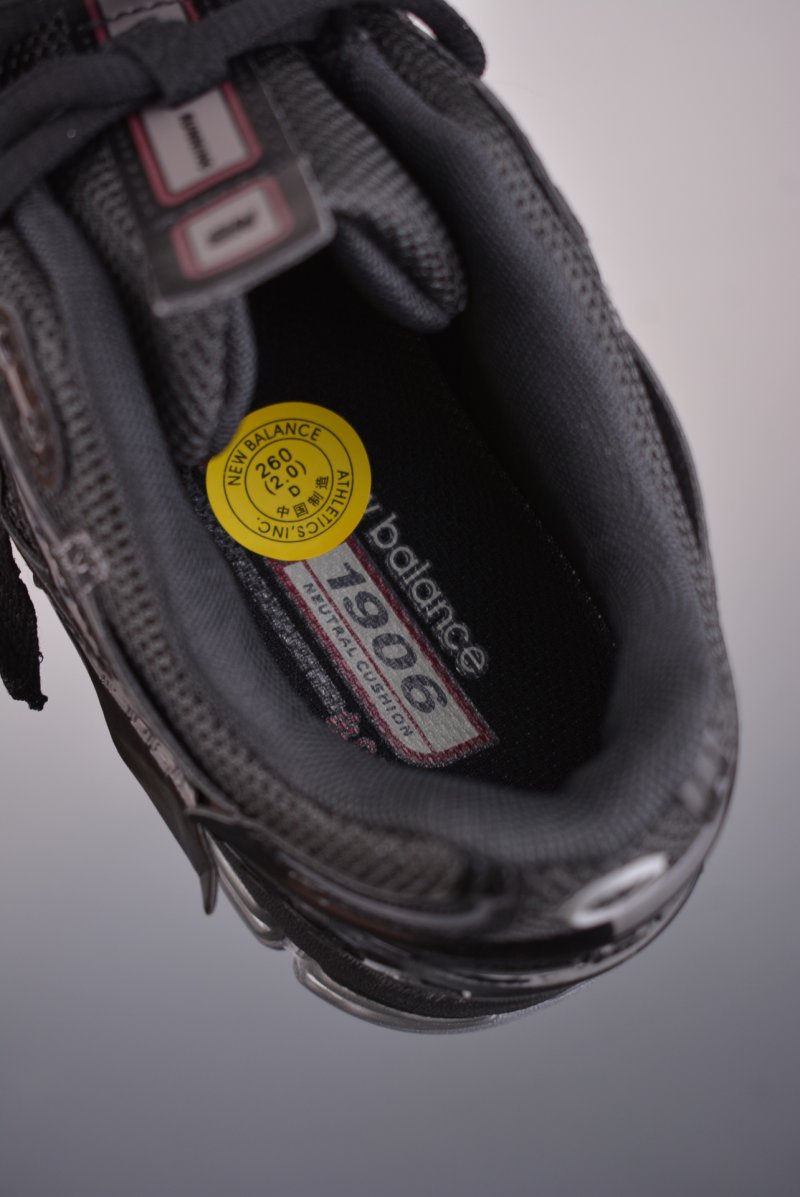New Balance M1906 view
